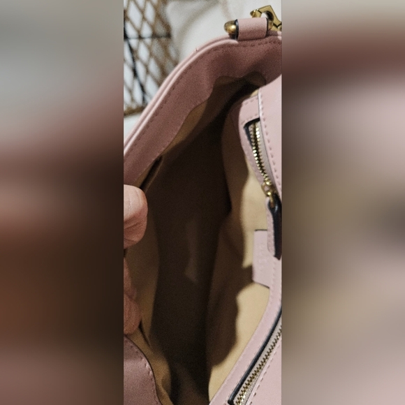 🌟New Large Blush Pink Quilted Handbag with Gold Accents🌟 - Picture 8 of 12